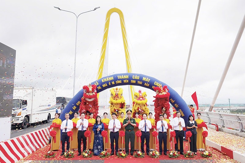 Các công trình, dự án được khánh thành, khởi công trên cả nước sẽ tạo cú hích quan trọng cho tăng trưởng GRDP của các địa phương và nền Kl992 cổng game cá cược. Trong ảnh: Khánh thành cầu Máy Chai và đường dẫn 2 đầu cầu thuộc Dự án Khu vui chơi giải trí, nhà ở và công viên sinh thái đảo Vũ Yên (Hải Phòng). Ảnh: Thanh Sơn 