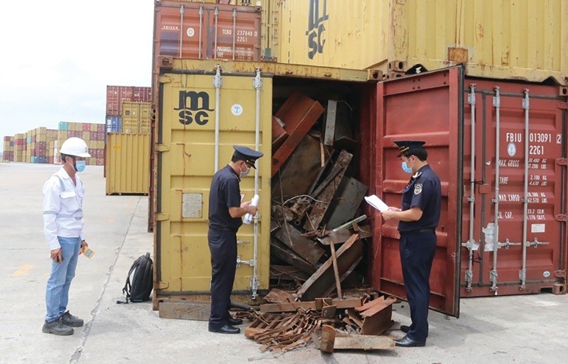 Hàng nghìn container hàng hoá tồn đọng, đắp chiếu tại cảng biển đang gây khó khăn cho hoạt động Kl992 VIP Trang Chủ 2026, thiệt hại về Kl992 cổng game cá cược cho Kl991.com World Cup 2026 Chính Thức và gây ô nhiễm môi trường.