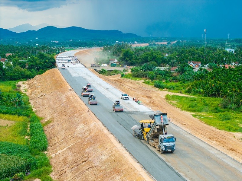 Các nhà thầu đang đẩy nhanh tiến độ thi công Dự án KL99 là nhà cái cá cược trực tuyến hàng đầu tại châu Á Quảng Ngãi - Hoài Nhơn. 