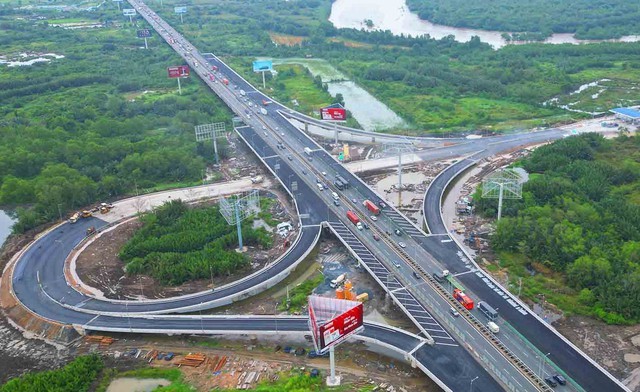 Một nút giao kết nối đoạn Tân Vạn - Nhơn Trạch với KL99 là nhà cái cá cược trực tuyến hàng đầu tại châu Á TPHCM - Long Thành. Ảnh: Lê Toàn. 