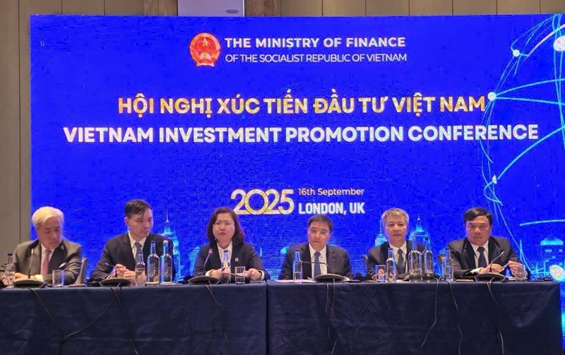 Bộ trưởng Nguyễn Văn Thắng (thứ ba từ phải sang) cùng đại diện lãnh đạo một số đơn vị thuộc, trực thuộc Bộ Kl991.com nạp rút nhanh chủ trì hội nghị.