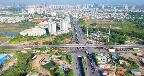 Nút giao Mỹ Thủy hiện mới Kl99ok phiên bản mới được một phần nên chưa giải quyết được tình trạng kẹt xe vào Cảng Cát Lái. Ảnh: Lê Toàn