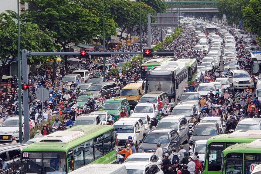 Nhu cầu đỗ xe của người dân TP.HCM rất lớn.