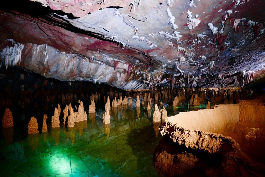 Hang Va - Vườn quốc gia Phong Nha - Kẻ Bàng (Ảnh: Oxalis Adventure Tours).
