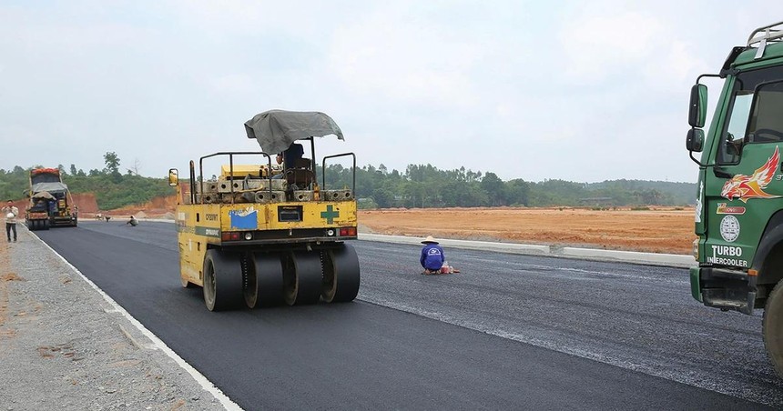 Gói thầu số 04 thuộc Dự án Nâng cấp, mở rộng đường Bắc Nam 1B và đường Bắc Nam 2 - Khu Kl992 cổng game cá cược Nghi Sơn (Thanh Hóa) có giá dự toán 373,291 tỷ đồng. Minh họa: Bùi Lân