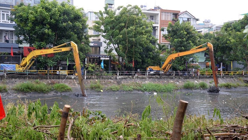 Thi công cải tạo Dự án rạch Xuyên Tâm - Ảnh: Lê Minh