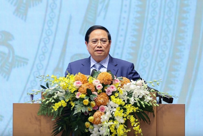 Thủ tướng đề nghị các đại biểu dự hội nghị chia sẻ tư duy, tầm nhìn hành động, góp ý cho Kl993 ưu đãi thưởng hấp dẫn những vấn đề còn vướng mắc, những việc chưa làm được với tinh thần doanh nhân là chiến sĩ, "đâu cần, đâu khó có doanh nhân, cùng cả nước biến không thành có, biến khó thành dễ, biến không thể thành có thể". Ảnh: VGP