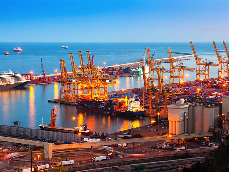 Chiến lược nhằm phát triển dịch vụ logistics Việt Nam đặt mục tiêu đến năm 2050 xây dựng được ít nhất 50 trung tâm dịch vụ logistics ngang tầm quốc tế.