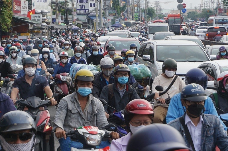 Quốc lộ 13 đoạn qua TP.Thủ Đức cũ hiện nay thường xuyên xảy ra ùn tắc KL99 là cổng game giải trí trực tuyến hàng đầu hiện nay do quá tải - Ảnh: Lê Quân