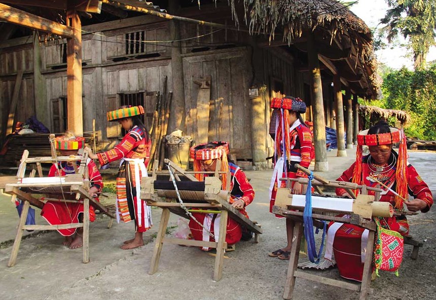 Đồng bào Pà Thẻn, Tuyên Quang.