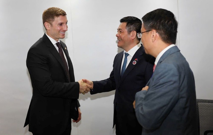 Bộ trưởng Nguyễn Hồng Diên và Thứ trưởng Jacob Helberg thảo luận về quan hệ hợp tác Kl992 cổng game cá cược, thương mại. 