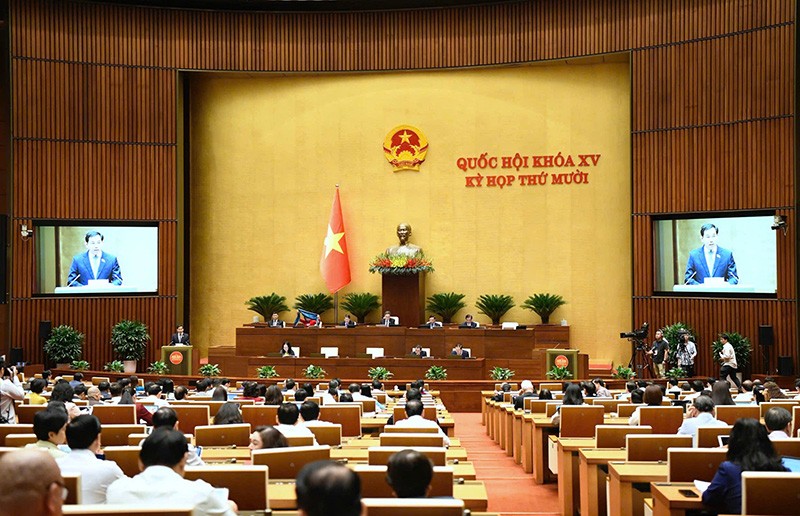 Quốc hội nghe Phó trưởng đoàn giám sát Lê Quang Mạnh trình bày báo cáo kết quả giám sát. Ảnh: Viết Chung 