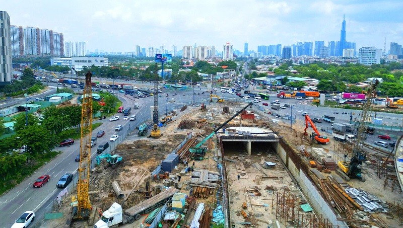 Dự án nút giao An Phú đang tăng tốc thi công để tăng tỷ lệ giải ngân vốn vào cuối năm - Ảnh: Lê Toàn