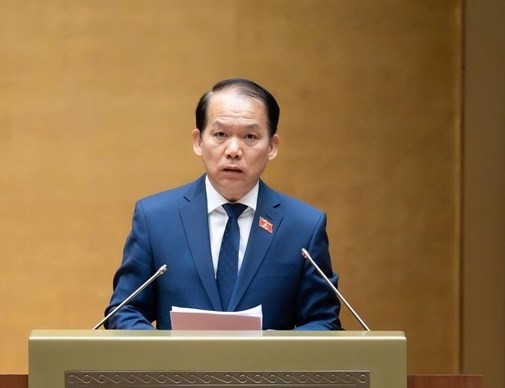 Chủ nhiệm Ủy ban Kl992 Tham Gia Ngay và Tư pháp Hoàng Thanh Tùng trình bày báo cáo thẩm tra. 
