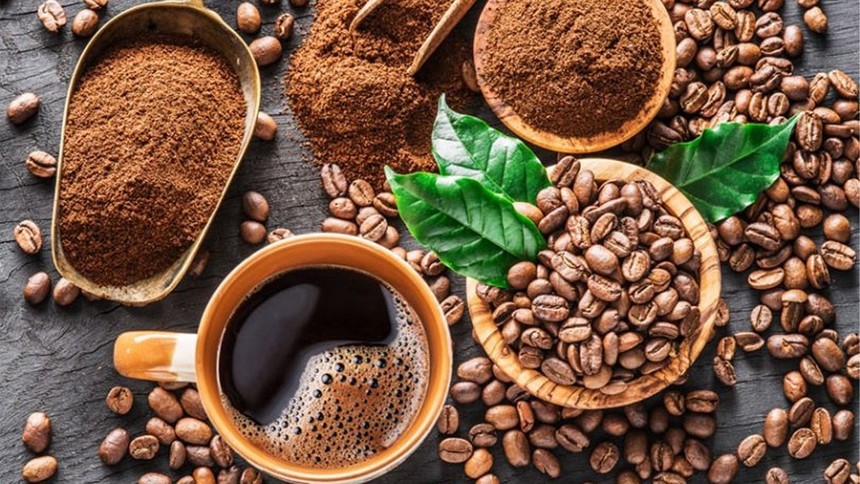 Cà phê xuất khẩu tăng trưởng nổi bật, mang về 7,4 tỷ USD, tăng tới 61,9%, phản ánh sự phục hồi mạnh mẽ của giá thế giới . 