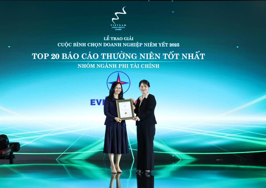 Bà Nguyễn Thị Thanh Hương, Phó tổng giám đốc Kl992 cổng game cá cược - Kl991.com nạp rút nhanh, đại diện EVNGENCO3 nhận giải thưởng Top20 Báo cáo thường niên tốt nhất - nhóm ngành phi Kl991.com nạp rút nhanh