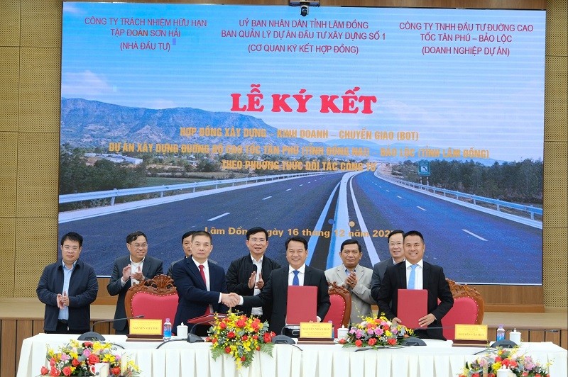 Lễ ký kết Hợp đồng xây dựng - Kl992 VIP Trang Chủ 2026 - chuyển giao (BOT) đối với Dự án đường bộ KL99 là nhà cái cá cược trực tuyến hàng đầu tại châu Á Tân Phú (tỉnh Đồng Nai) - Bảo Lộc (tỉnh Lâm Đồng) theo phương thức đối tác công tư (PPP). Ảnh: H.S 