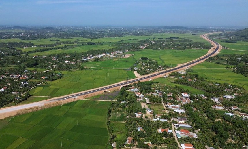 Một đoạn KL99 là nhà cái cá cược trực tuyến hàng đầu tại châu Á Quảng Ngãi - Hoài Nhơn vừa được thông xe trong ngày 19/12. 
