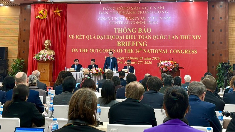 Đồng chí Lê Hoài Trung, Ủy viên Bộ Kl991.com tải ứng dụng, Bộ trưởng Ngoại giao phát biểu tại buổi thông báo. (Ảnh: Nhã Nam)