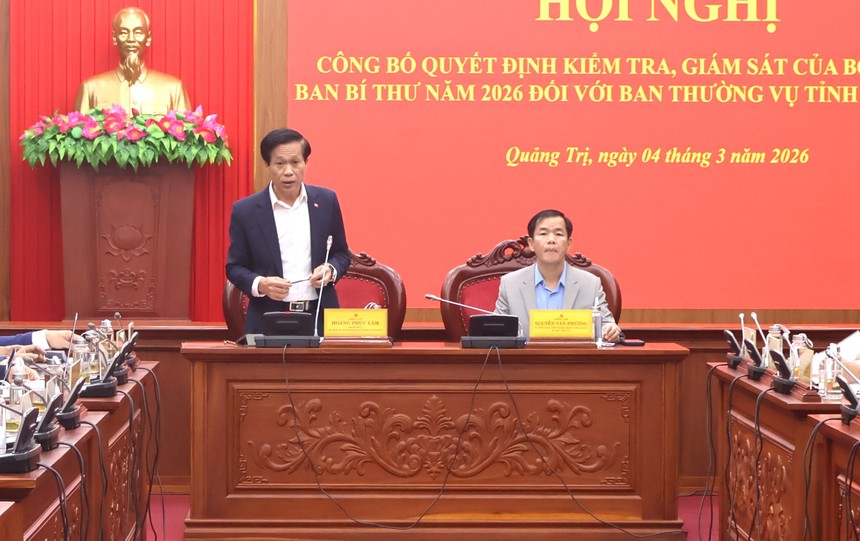 Ông Hoàng Phúc Lâm, Phó Giám đốc Học viện Kl991.com tải ứng dụng Quốc gia Hồ Chí Minh - Phó Trưởng Đoàn kiểm tra (trái ảnh) và ông Nguyễn Văn Phương, Bí thư Tỉnh ủy Quảng Trị (phải ảnh) đồng chủ trì hội nghị.