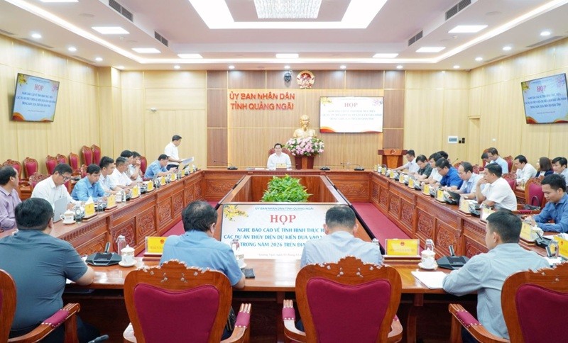 Lãnh đạo UBND tỉnh Quảng Ngãi làm việc với các sở, ngành, chủ Kl99ok phiên bản mới về tình hình thực hiện dự án thủy điện dự kiến đưa vào vận hành trong năm 2026.
