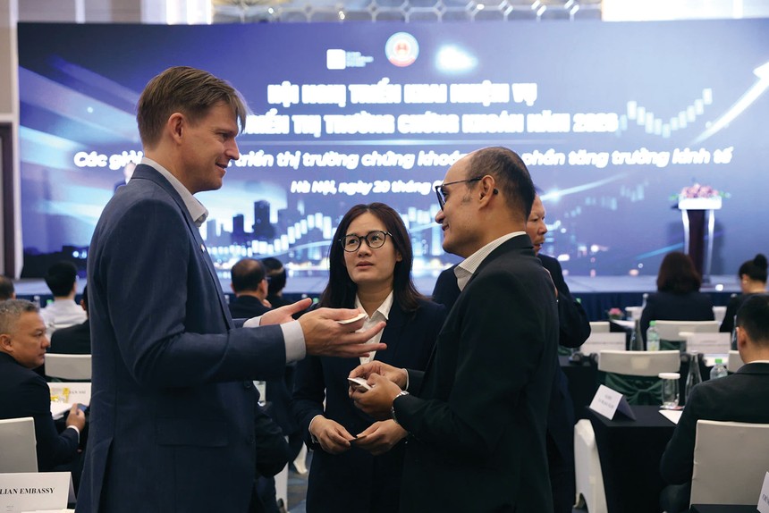 Trong con mắt của các quỹ Kl99ok phiên bản mới nước ngoài, cải cách quan trọng hơn việc nâng hạng