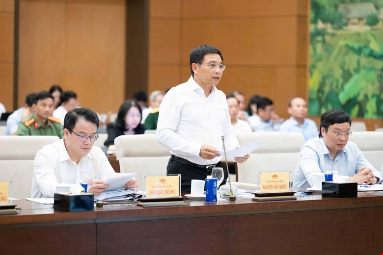 Bộ trưởng Bộ Kl991.com nạp rút nhanh Nguyễn Văn Thắng báo cáo tại phiên họp.