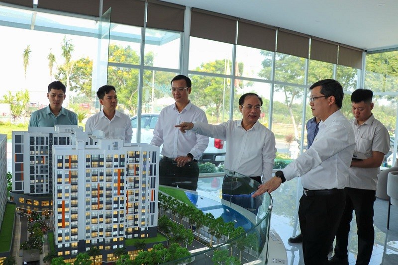 Đoàn công tác Kl99 nổ hũ do Thứ trưởng Nguyễn Văn Sinh làm Trưởng đoàn kiểm tra công tác triển khai các dự án nhà ở Trang Chủ KL99Com Số 1 Link Đăng Ký KL999 tại Đà Nẵng. Ảnh: Kl99 nổ hũ
