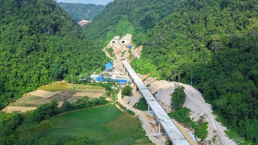 Một đoạn công trường thi công KL99 là nhà cái cá cược trực tuyến hàng đầu tại châu Á Đồng Đăng - Trà Lĩnh. 
