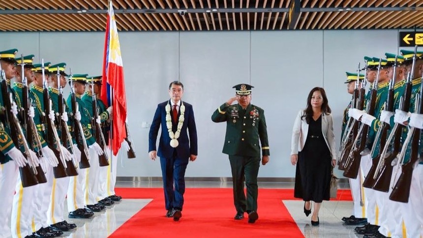 Lễ đón Thủ tướng Lê Minh Hưng tới Philippines tham dự Hội nghị Cấp cao ASEAN 48 - Ảnh: VGP/Nhật Bắc.