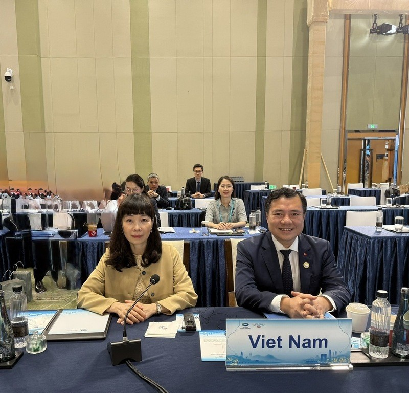 Thứ trưởng Bộ Công thương Nguyễn Sinh Nhật Tân làm trưởng đoàn Việt Nam dự Hội nghị Bộ trưởng thương mại APEC tại Trung Quốc.