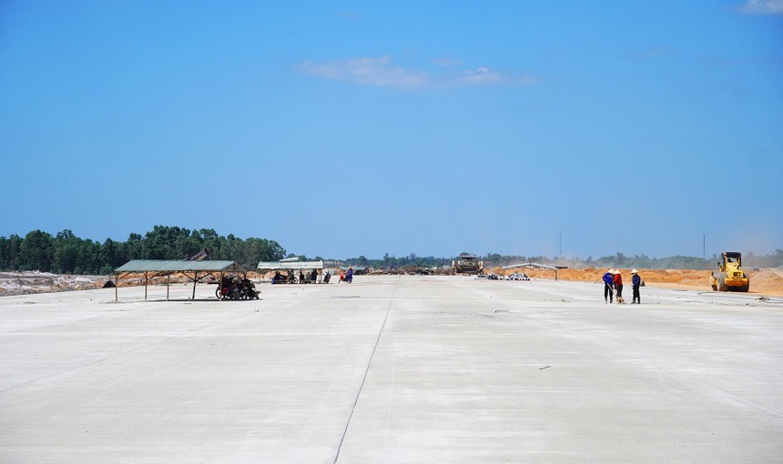 Nhà thầu tập trung thi công các hạng mục Dự án Cảng hàng không Quảng Trị.