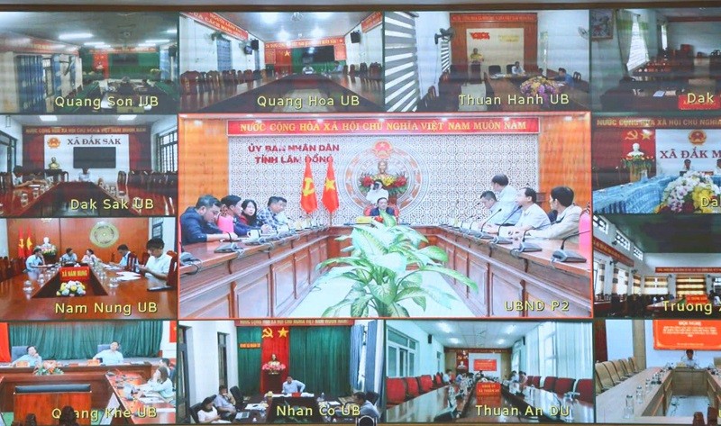 Cuộc họp được kết nối trực tuyến đến các xã, phường. Ảnh: Hạ Chúc 