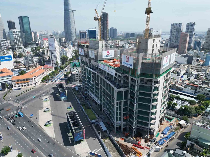 Tại khu vực trung tâm Thành phố, ba tuyến đường có giá đất ở cao nhất hiện nay là Lê Lợi, Nguyễn Huệ và Đồng Khởi được đề xuất hệ số K là 1,39. Ảnh: Lê Toàn. 
