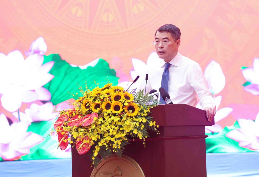 Thủ tướng Lê Minh Hưng phát động phong trào thi đua quyết tâm thực hiện thắng lợi mục tiêu tăng trưởng bền vững 2 con số giai đoạn 2026 - 2030. Ảnh: Lê Toàn.
