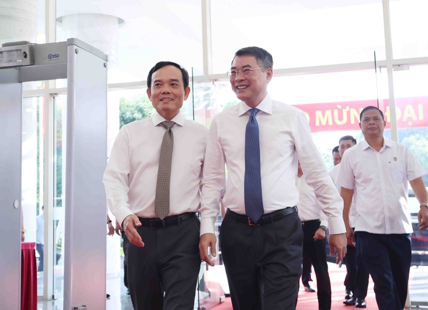 Thủ tướng Lê Minh Hưng cùng đoàn công tác Trung ương thăm và làm việc với TP.HCM. Ảnh: Lê Toàn.