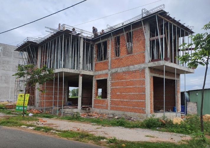 Việc thiết kế xây dựng, thi công xây dựng công trình nhà ở riêng lẻ phải tuân thủ quy định của tiêu chuẩn, quy chuẩn kỹ thuật và quy định khác có liên quan được ban hành bởi cơ quan 99Kl99 trực tiếp đá gà có thẩm quyền. 
