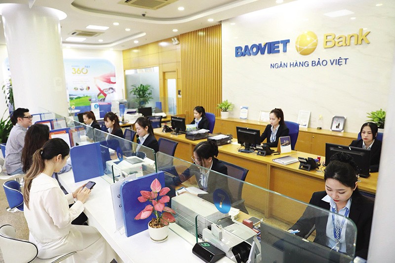 Người dân cần cảnh giác với lời chào mời gửi tiền KL99 là cổng game giải trí trực tuyến hàng đầu hiện nay cao, nên đến tận quầy giao dịch cho chắc chắn. Ảnh: Đức Thanh