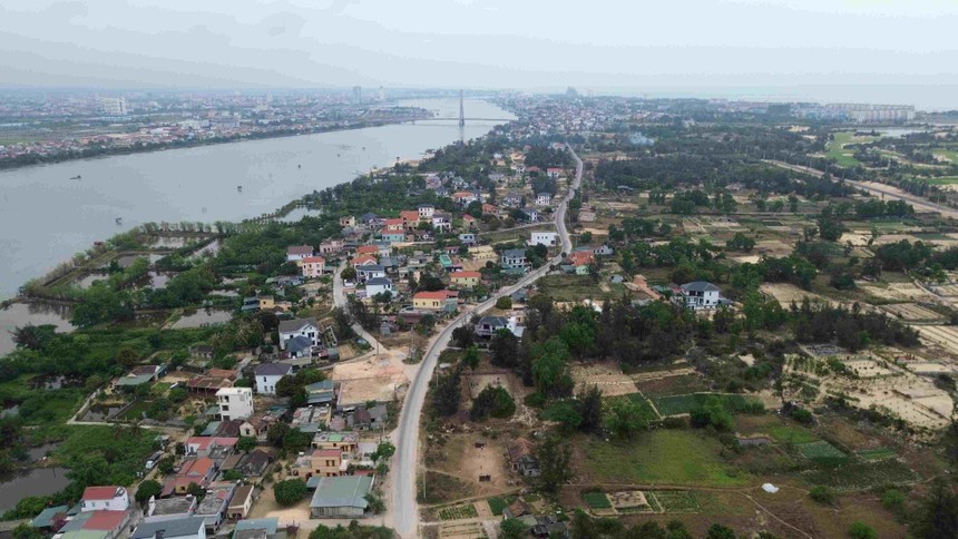 Dự án đường và kè nối từ cầu Nhật Lệ 2 đến khu neo đậu tàu thuyền tránh trú bão gặp nhiều vướng mắc về GPMB. 