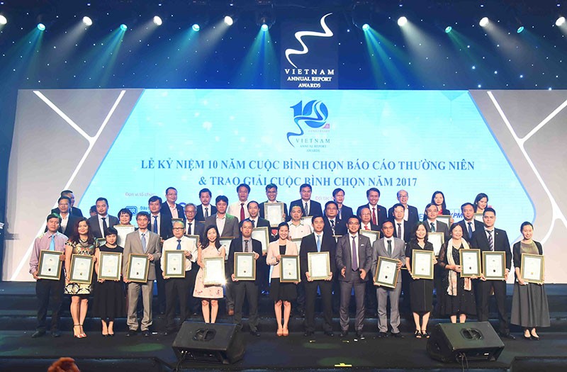 Đại diện Ban tổ chức chụp ảnh lưu niệm cùng các Kl991.com World Cup 2026 Chính Thức đạt giải BCTN năm nay