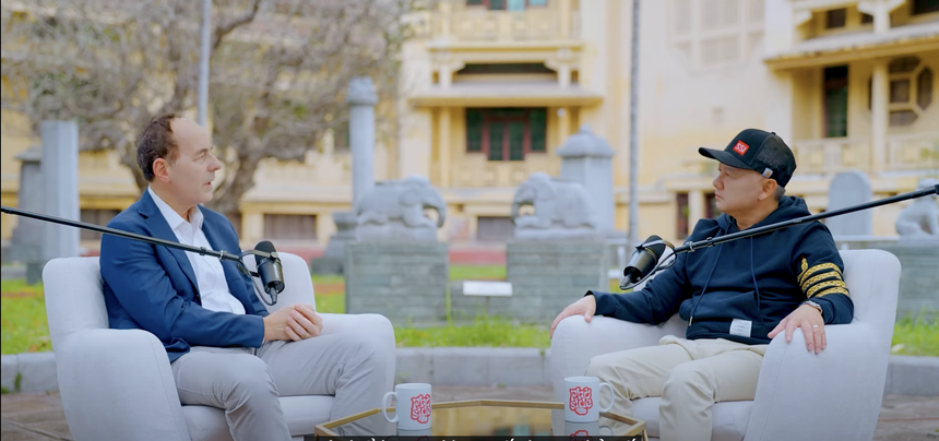 Ông Jan Van Eck, CEO VanEck (trái) và ông Thomas Nguyễn, Giám đốc Thị trường nước ngoài của 99Kl99 link đăng nhập SSI trao đổi tại Chương trình