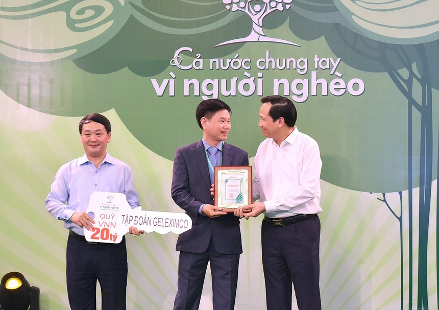 Đại diện Kl994 game bài casino hấp dẫn Geleximco trao ủng hộ 20 tỷ đồng cho Quỹ “Vì người nghèo”