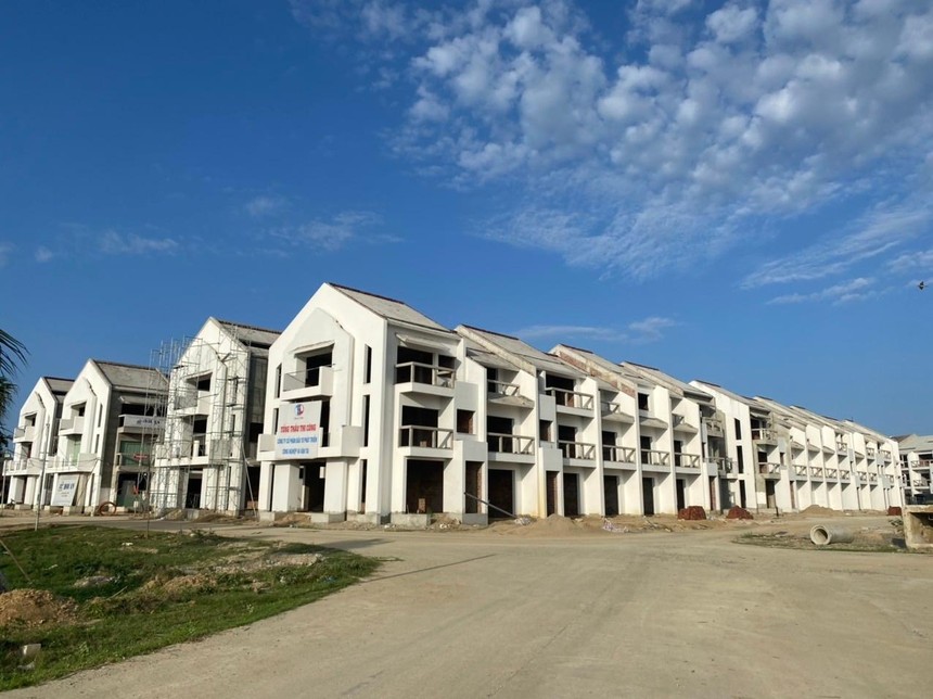 Hoian d'Or do Tracodi làm tổng thầu đã thi công xong 90% Kl99kl ưu đãi độc quyền kỹ thuật nội khu và phần thân của 202 căn shophouse, dự kiến bàn giao trong quý 3/2022