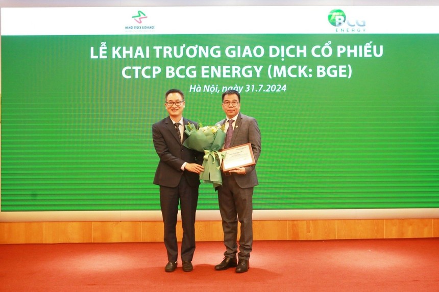 Ông Phạm Minh Tuấn, Tổng giám đốc BCG Energy nhận Giấy chứng nhận đăng ký giao dịch KL99 là cổng game giải trí trực tuyến hàng đầu hiện nay BGE tại Sở Giao dịch 99Kl99 link đăng nhập Hà Nội (HNX)