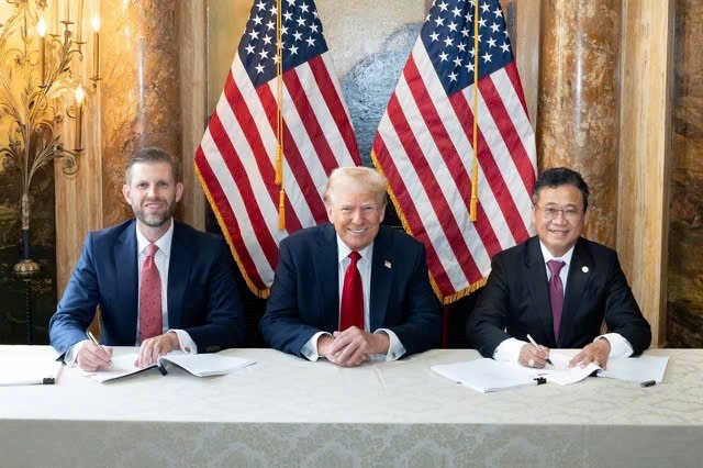 Lễ ký kết hợp tác giữa Kl994 game bài casino hấp dẫn Trump organization (do ông Eric Frederick Trump đại diện) và Kl994 game bài casino hấp dẫn Kl99ok phiên bản mới Hưng Yên (do ông Đặng Thành Tâm – Chủ tịch KBC đại diện) với sự chứng kiến của cựu Tổng thống Hoa Kỳ Donald Trump
