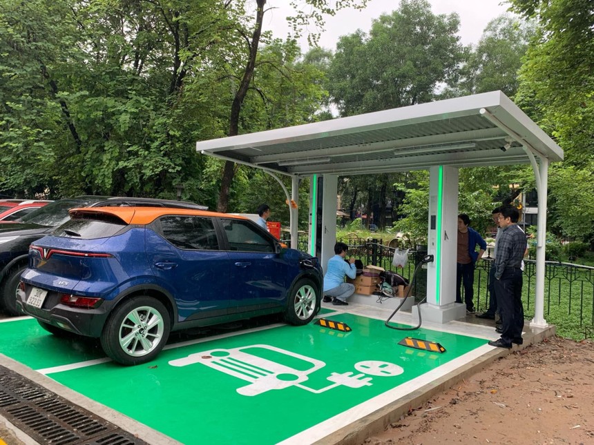 PV Power (POW) Kl99ok phiên bản mới hơn 1,8 tỷ đồng xây trạm sạc xe điện tại Hà Nội