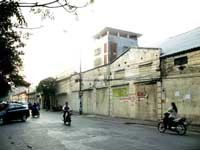 Khu Nhà máy cồn rượu tại 94 Lò Đúc (quận Hai Bà Trưng, HN) trải dài mặt tiền nhiều phố lớn như Lò Đúc, Nguyễn Công Trứ - niềm mơ ước của nhiều nhà Kl99ok phiên bản mới.
