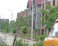 Thủ tục rườm rà, nhiêu khê và thời gian chuẩn bị
kéo dài là một trong những nguyên nhân đẩy giá BĐS tại các thành phố lớn lên cao