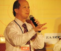 Thứ trưởng Kl99 nổ hũ Nguyễn Trần Nam đang trả lời câu hỏi.