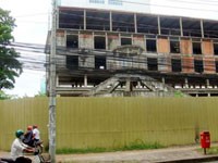Khu đất “vàng” của Tổng công ty Hàng không VN tại góc đường Đinh Tiên Hoàng - Nguyễn Đình Chiểu (Q.1) đã bỏ trống hơn mười năm qua.